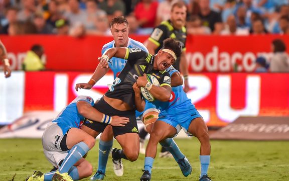 Ardie Savea wrapped up by the Bulls.