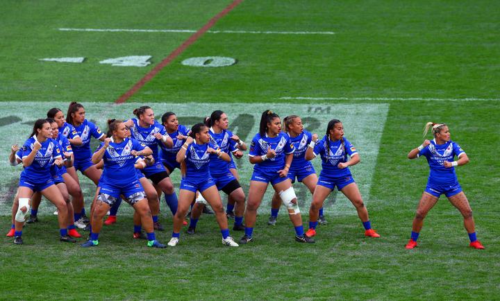 Fetu Samoa perform the Sivi Tau.