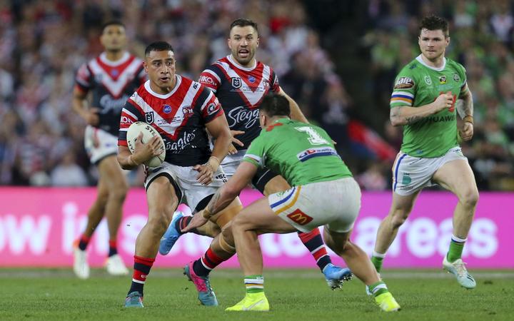 Nrl Roosters Win Grand Final 14 8 After Controversial Call Rnz News