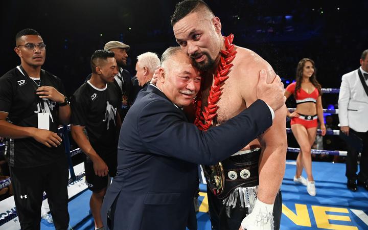 Boxing: Joseph Parker defeats Junior Fa after going the full 12 rounds |  RNZ News