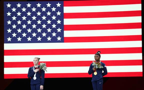 Jade Carey et Simone Biles USA Gymnastique.