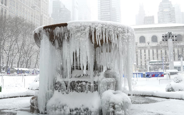 Huge snowstorm hits US east coast | RNZ News