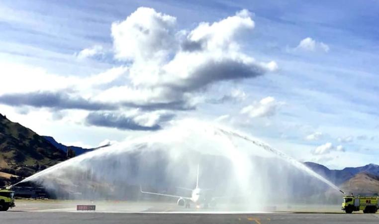 The first quarantine-free flight into Queenstown goes through the water arch - a salute to welcome the special visitors 