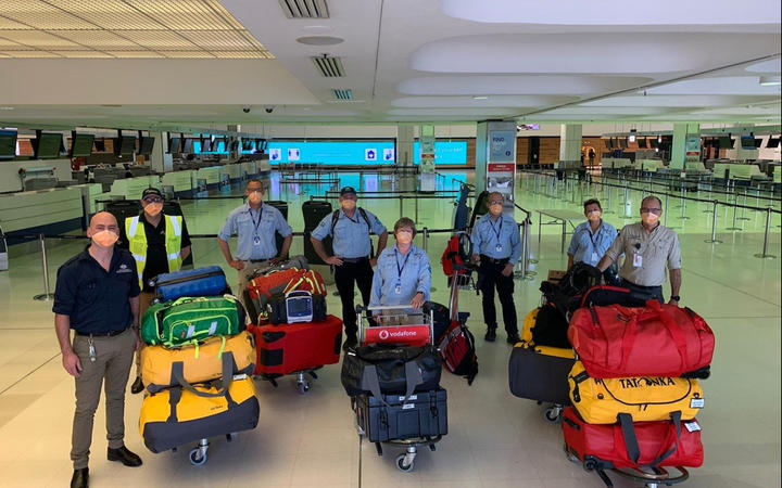 New Zealand and Australian medical experts arrive in Fiji.