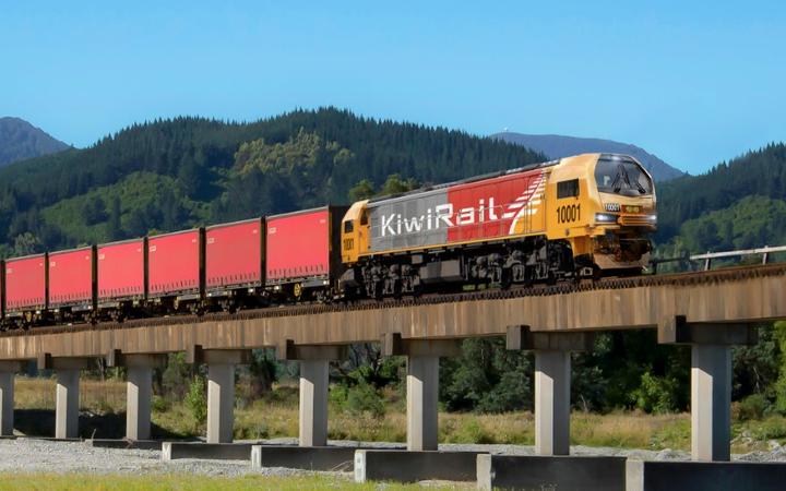 Una impresión artística KiwiRail, el fabricante de nuevos motores suizos, ha comprado las locomotoras diésel de bajas emisiones Stadler.