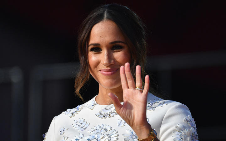 Dlaczego Meghan Markle zerwała „niewidzialny kontrakt” między rodziną królewską a brytyjskimi gazetami?