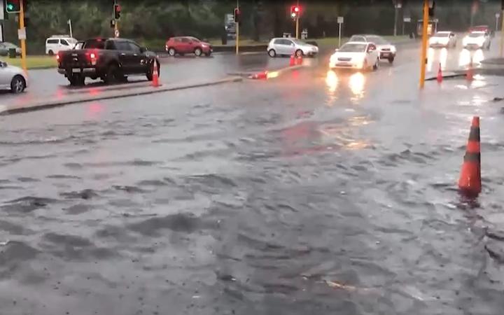 21/3/22 大雨期间的奥克兰十字路口