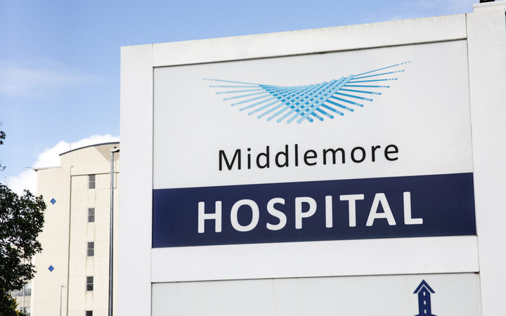 Man dies from Covid-19 in Middlemore Hospital | RNZ News