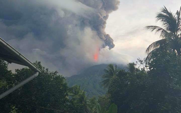 Manam Islanders warned of danger from latest eruption | RNZ News