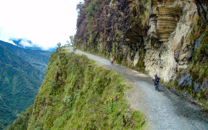 death road mountain biking la paz