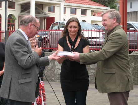 Welfare Justice Chair, Mike O’Brien hands over the group’s report to members of the commissioning groups.